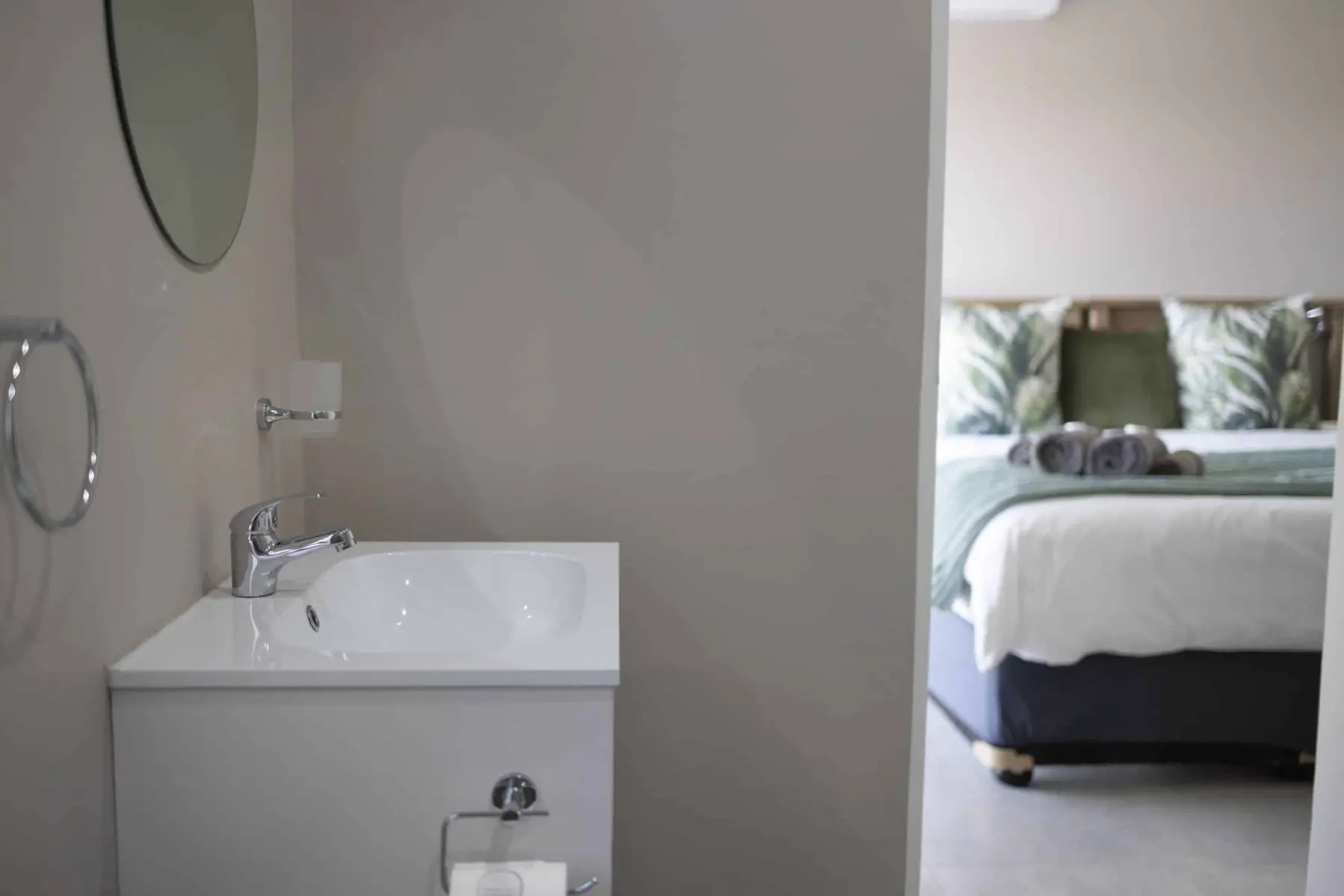 An en-suite bathroom at Best Rest Guesthouse