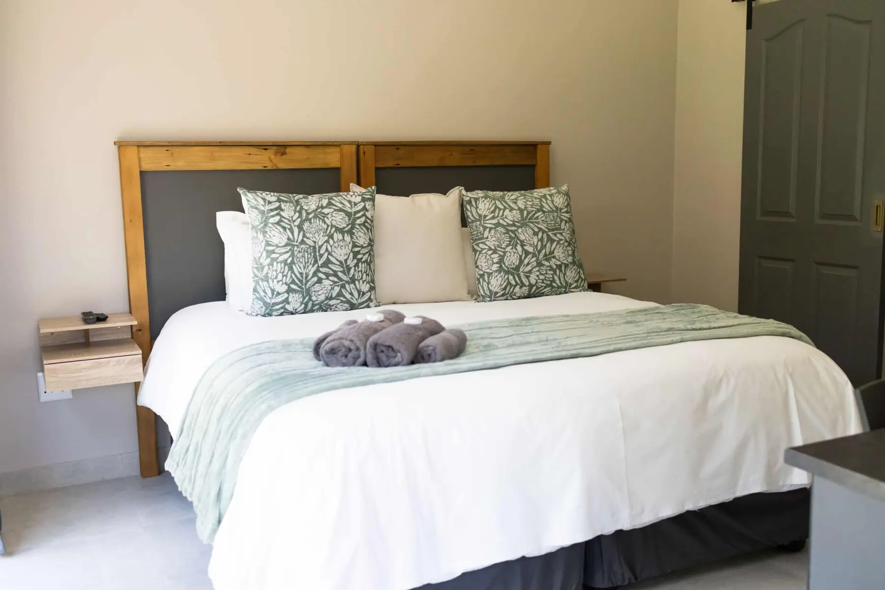 A comfortable king room at Best Rest Guesthouse