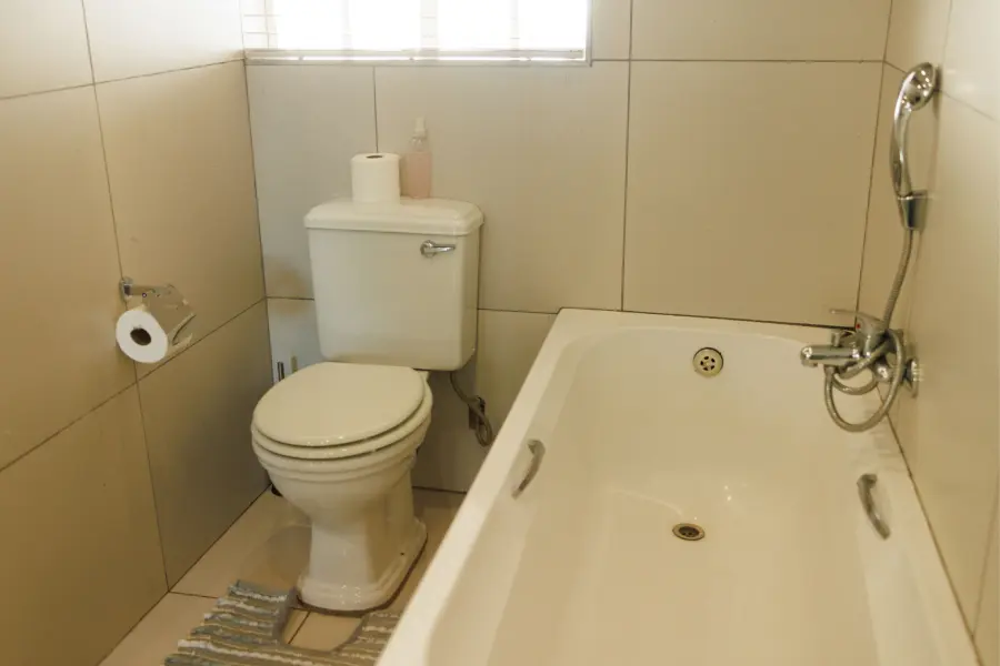 The bath in one of Goedehoop 2's bathrooms