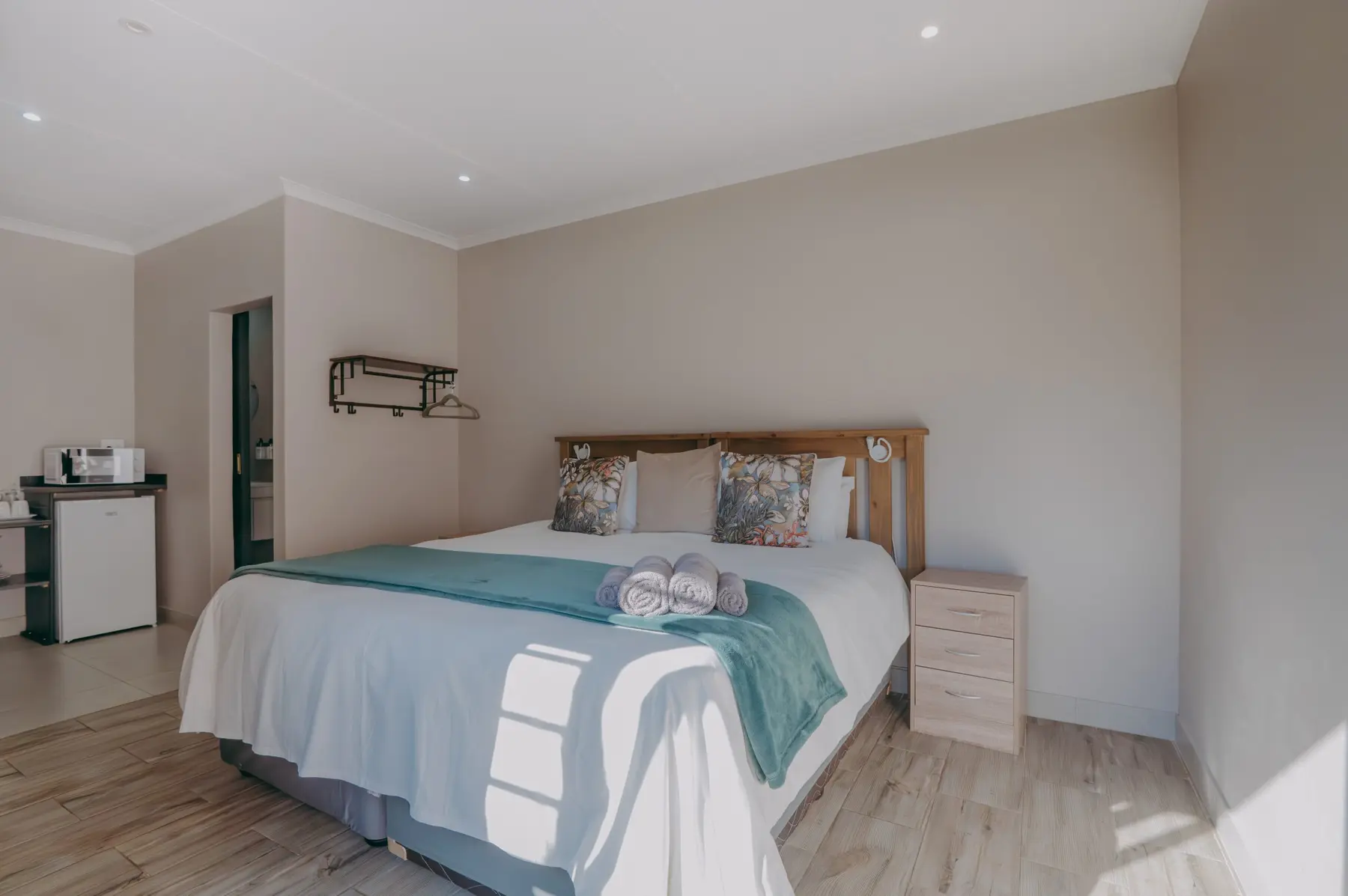 A spacious, light-filled room at Opstal Guesthouse