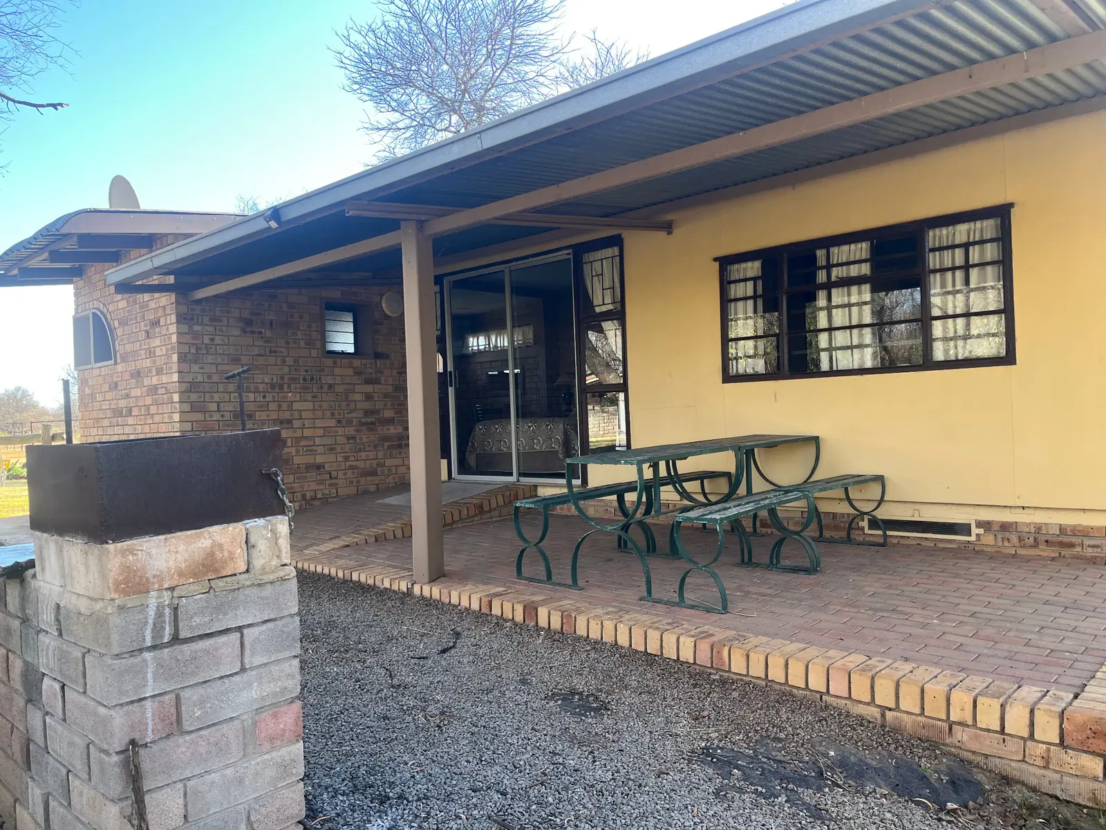 Goudgeelvink at Raaswater River Lodge