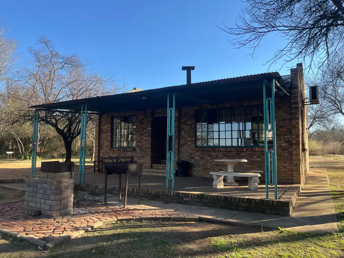 Kuifkopvisvanger at Raaswater River Lodge